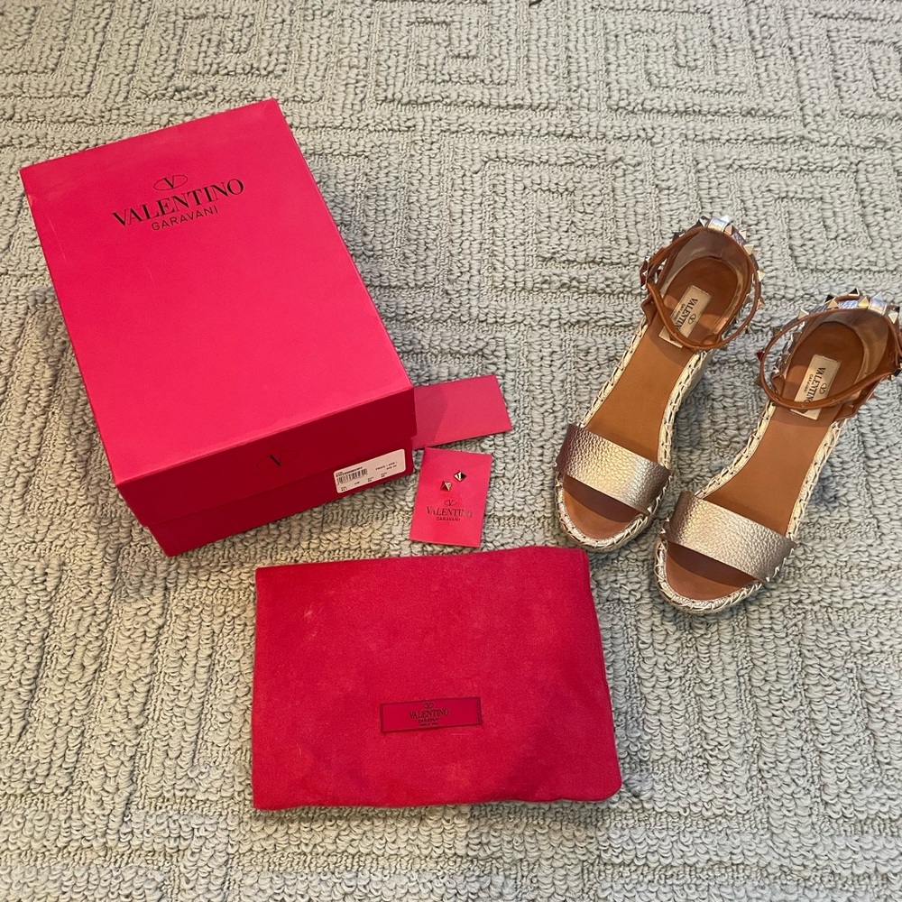 Authentic Valentino Garavani Rockstud Wedges Espadrilles Gold 38